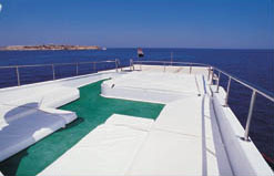 Pont supérieur sur M/Y Juliet croisiére plongée yacht à moteur à Sharm el Sheikh en Egypte